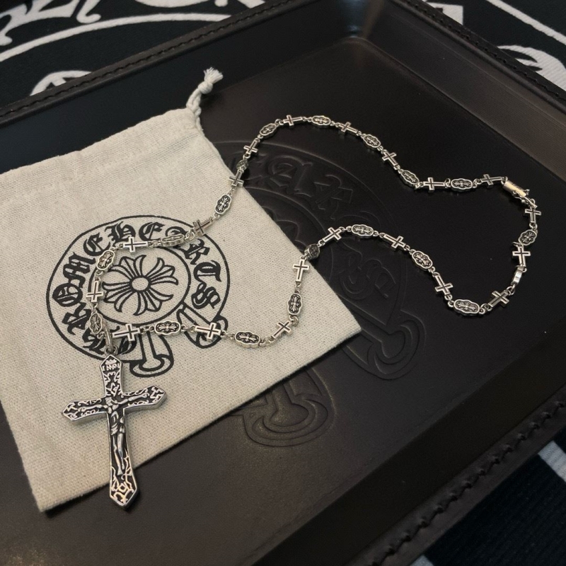Ch*0me He**ts necklaces